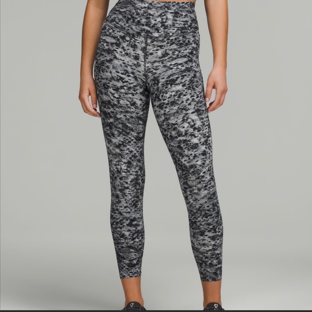 Lulu leggings size 10 NWOT